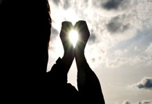 祖巴茨篮下强起遭遇SGA侵犯,裁判并未表示.